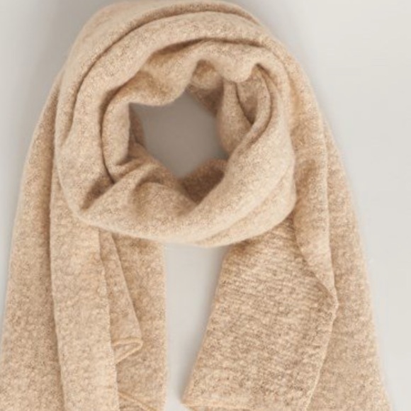 Long soft scarf - Picture 3 of 3